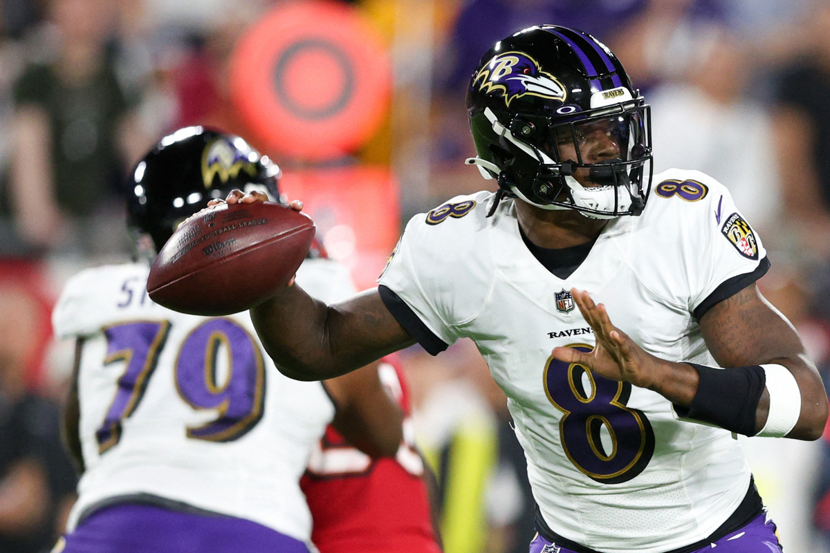 Lamar Jacksons Two Td Passes Lift Ravens To Win Against Buccaneers
