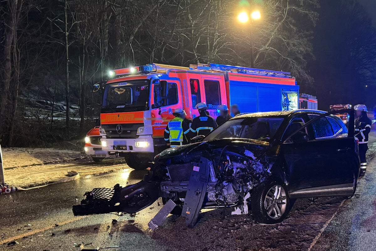 Unfall-im-Berufsverkehr-Bergedorfer-Stra-e-voll-gesperrt-