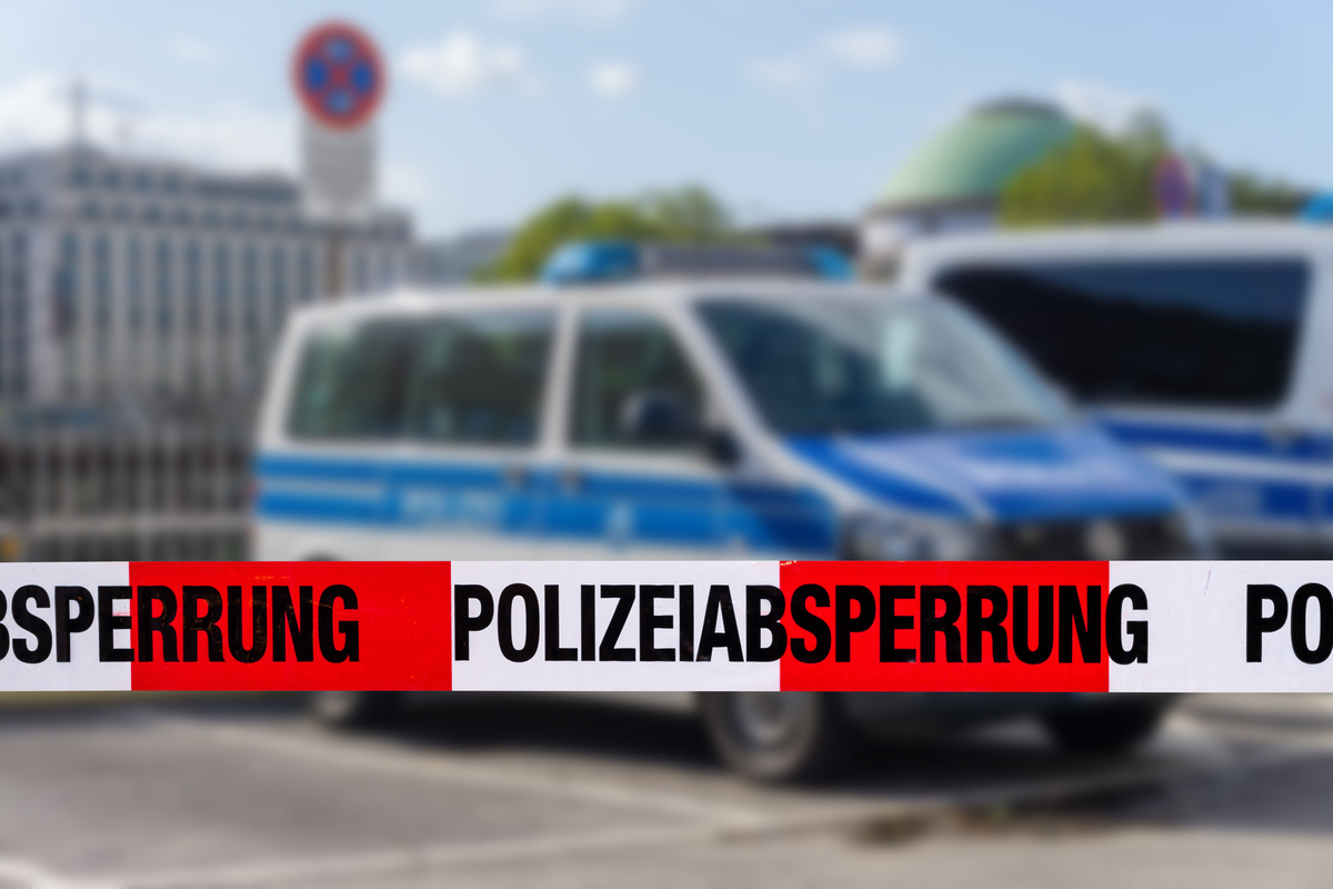 Mitarbeiterin verhindert Bankraub in Halle jetzt fahndet die