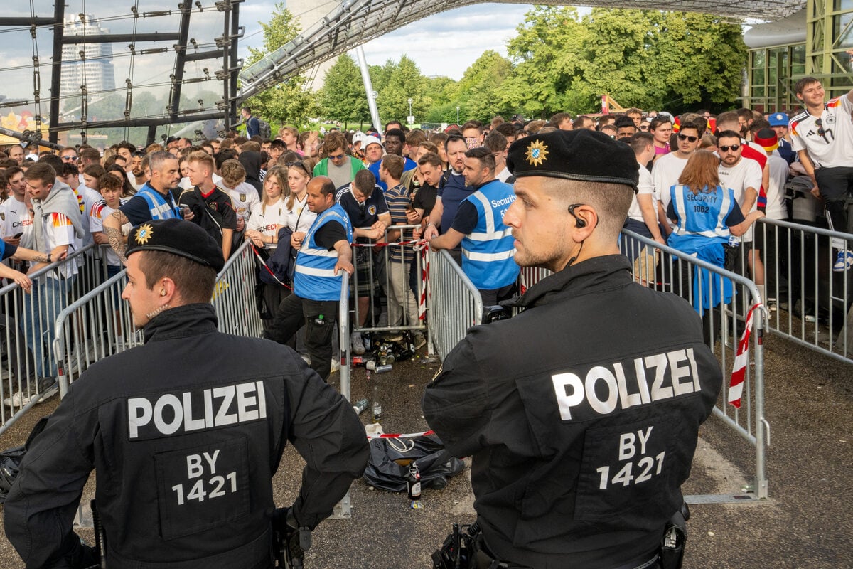 Angriff in Fan Zone in München: Schottland-Fans treten und beleidigen junge Frau