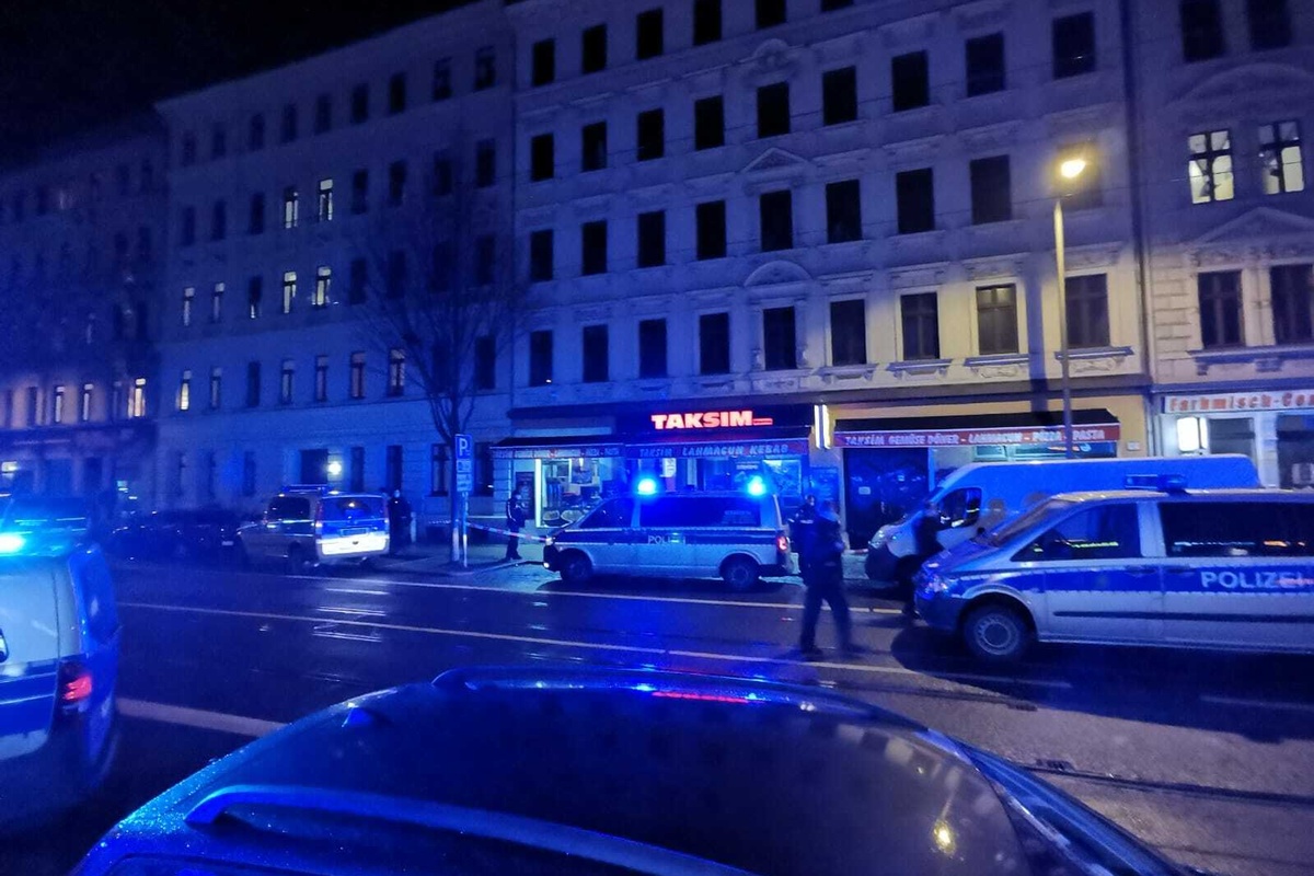 Polizeieinsatz auf Leipziger Eisenbahnstraße: Verletzte Person nach gewalttätiger Auseinandersetzung