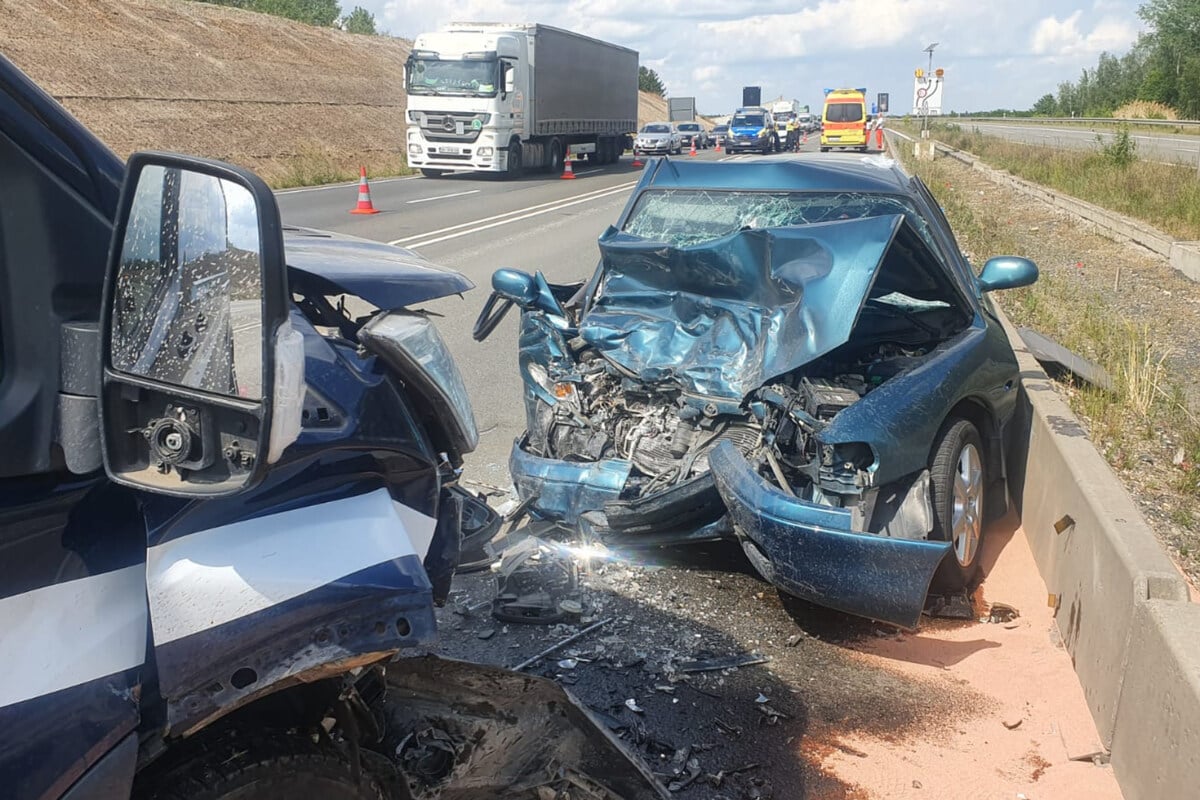 Todlicher Unfall Auf Der B2 Bei Leipzig Fur Autofahrer Kommt Jede Hilfe Zu Spat Tag24