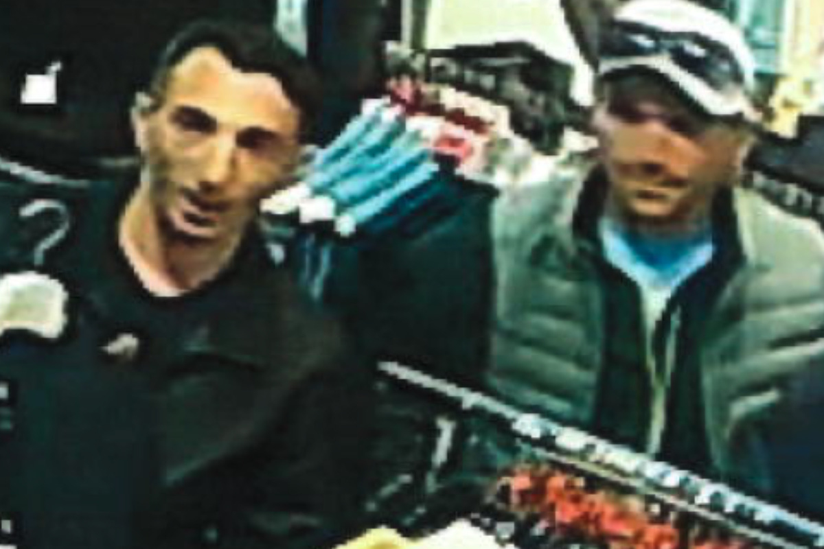 Diese Männer werden gesucht: Diebes-Duo auf Beutezug im Outletcenter?