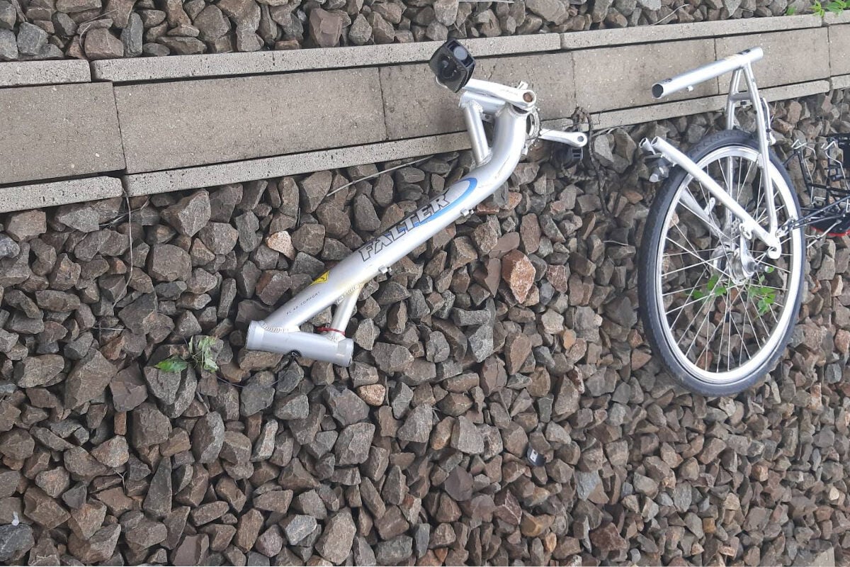 Auf die Gleise geworfene Fahrräder sorgen für Verspätung bei gleich sechs Zügen
