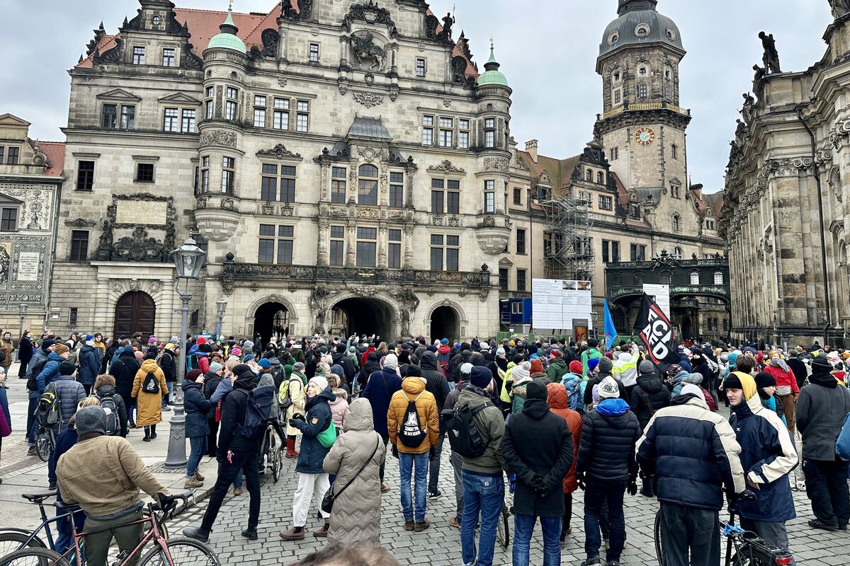 Hunderte demonstrieren in Dresden gegen Deportations-Pläne der AfD