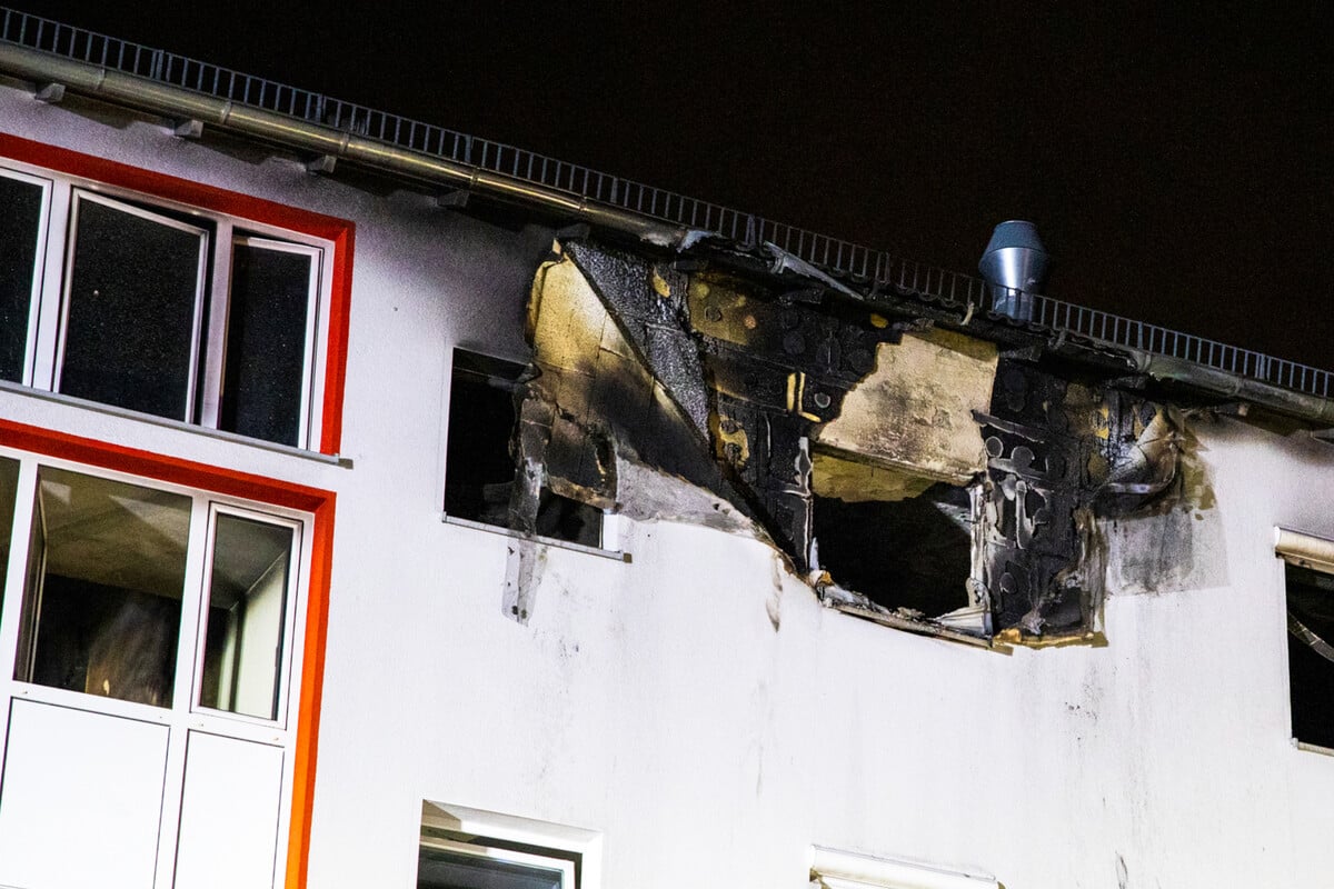 Explosion von E-Scooter-Akku sorgt für Wohnhausbrand