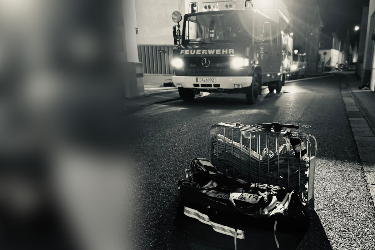 Stundenlanger Flammenkampf: Feuerwehr erlebt tragischen Karfreitag