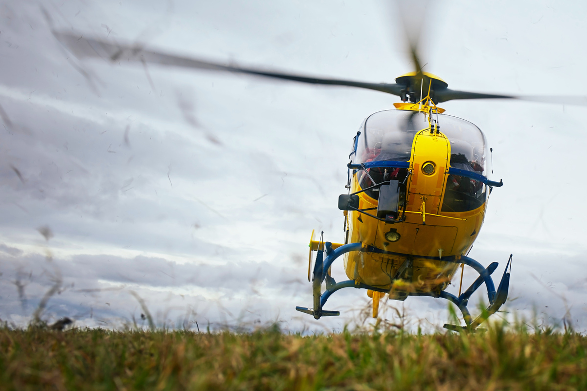 Schlittenfahrt im Frühsommer endet für 25-Jährigen im Krankenhaus