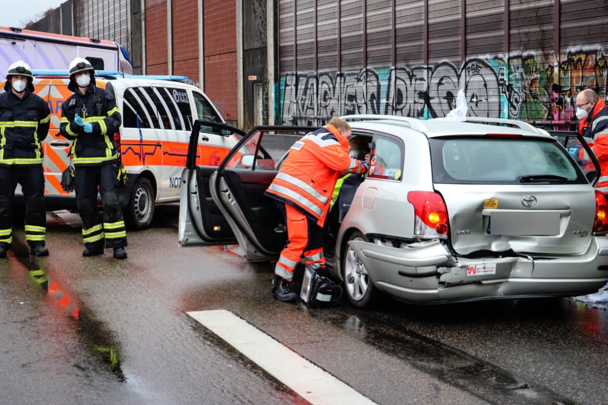 Rescue helicopter in action: Accident with seriously injured people on the A3