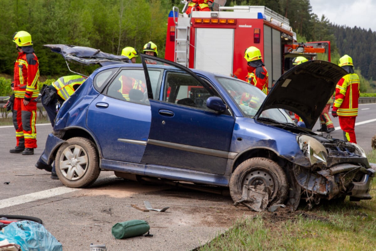 Todlicher Unfall Auf A73 Fahrer Stirbt Im Krankenhaus Tag24