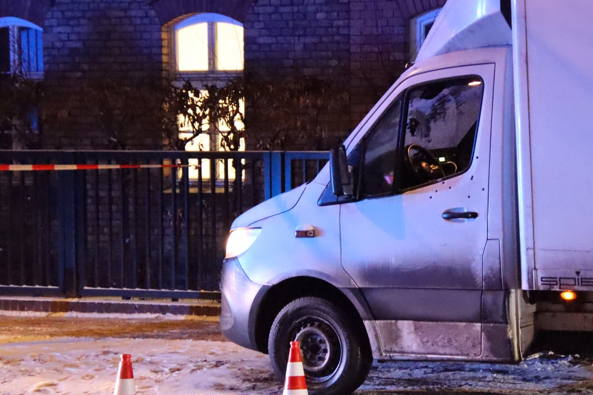 Sch-sse-auf-Transporter-in-Berlin-Mann-am-Steuer-stirbt-T-ter-auf-der-Flucht