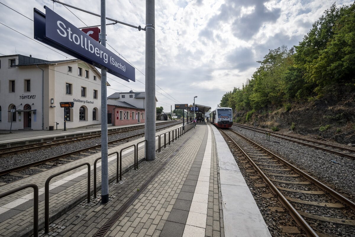 Einsatz an Bahnhof im Erzgebirge: Aggro-Mann randaliert und bedroht Polizisten