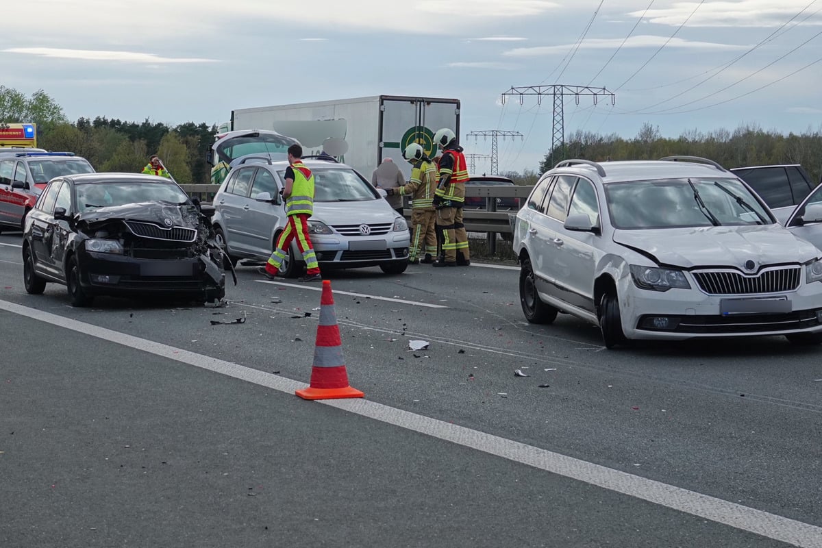 Langer Stau auf A4 bei Dresden: Nach einem Unfall kollidieren fünf ...