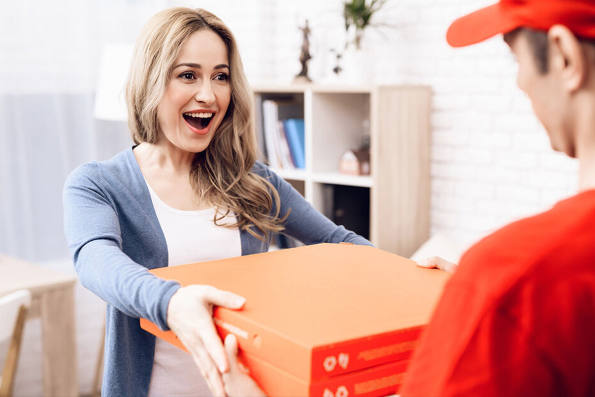 Perverser Pizza-Lieferant beobachtet Kundin monatelang Perverser Pizza-Lieferant beobachtet Kundin monatelang