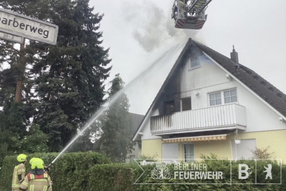 Feuerwehreinsatz in Rudow: Brand in Einfamilienhaus