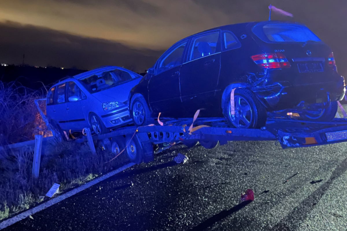 Unfall A38: Beladener Autotransporter Steht Nach Unfall Auf Leitplanke ...