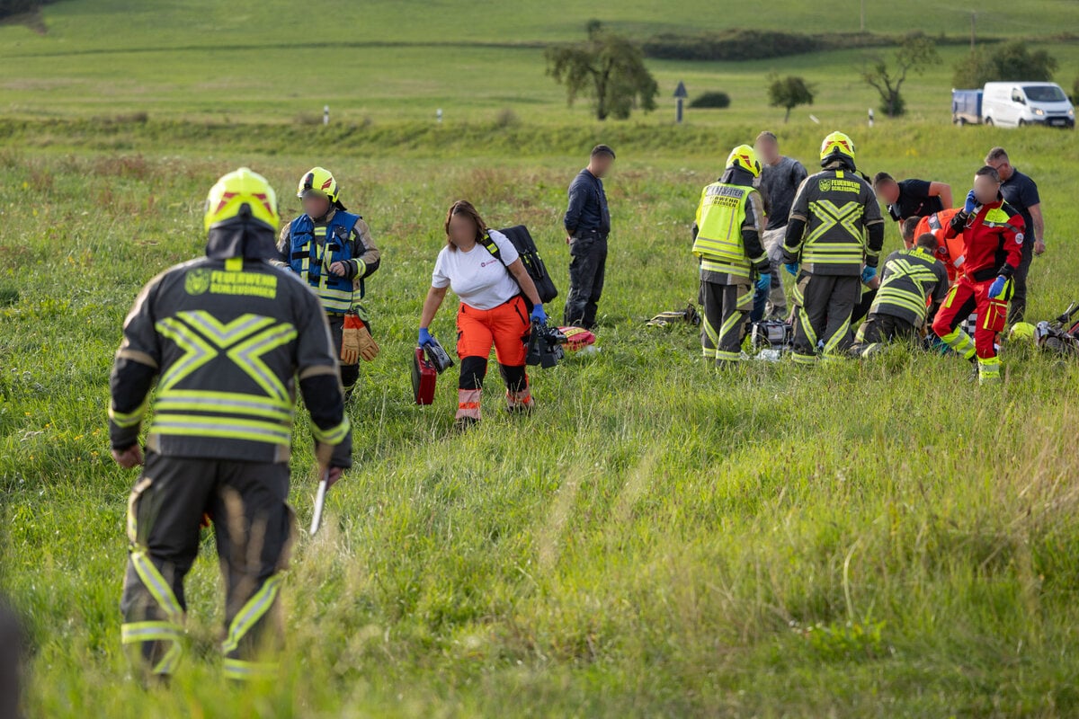 Heftiger-Unfall-in-Th-ringen-Motorrad-berschl-gt-sich-Fahrer-schwer-verletzt