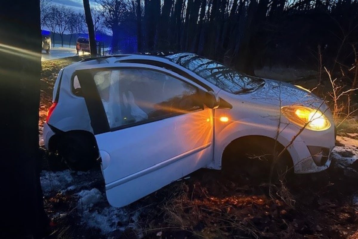 fahrt-endet-an-baum-zwei-verletzte-bei-unfall-in-m-ckern