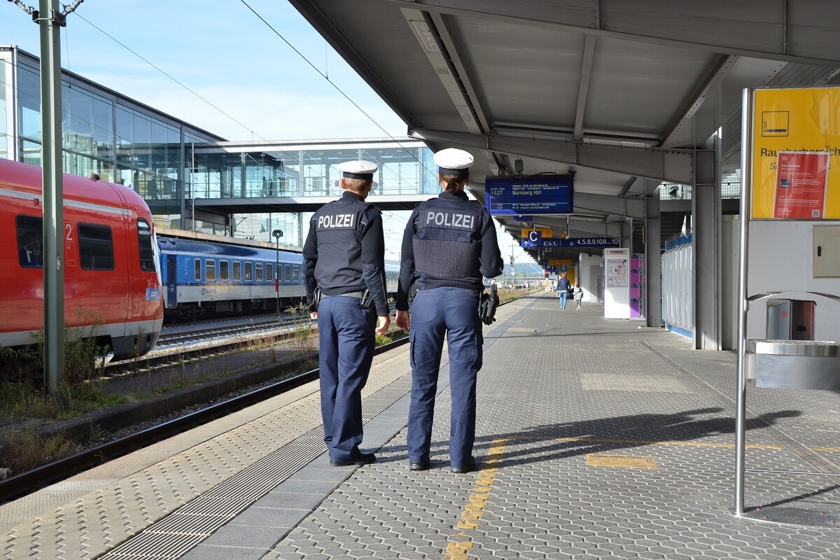 Massenschlägerei am Regensburger Hauptbahnhof: Mehrere Verletzte