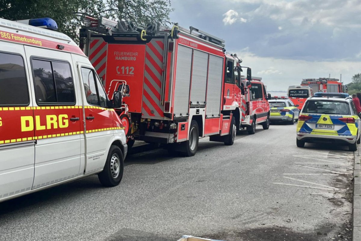 Drama am Elbstrand: Taucher suchen Mädchen (10), Hubschrauber im Einsatz