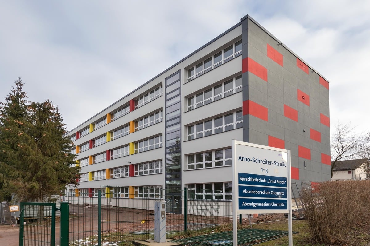 Schon wieder Entblößer vor Schule in Chemnitz unterwegs: Frau macht