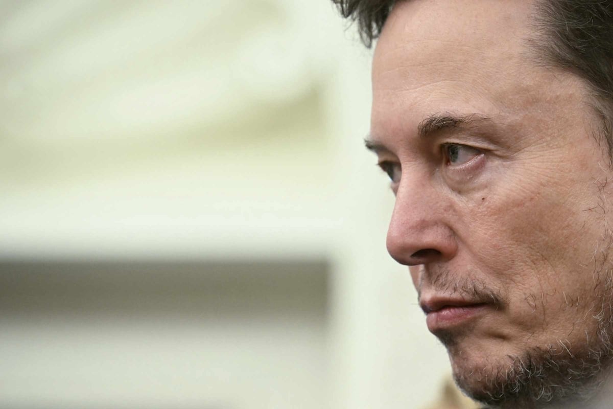 Elon Musk is now officially the world's first trillionaire after massive SpaceX trading debut