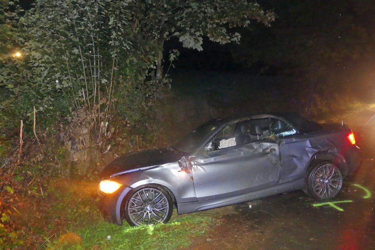 Hückeswagen: BMW-Fahrer Prallt Gegen Baum Und Wird Schwer Verletzt ...