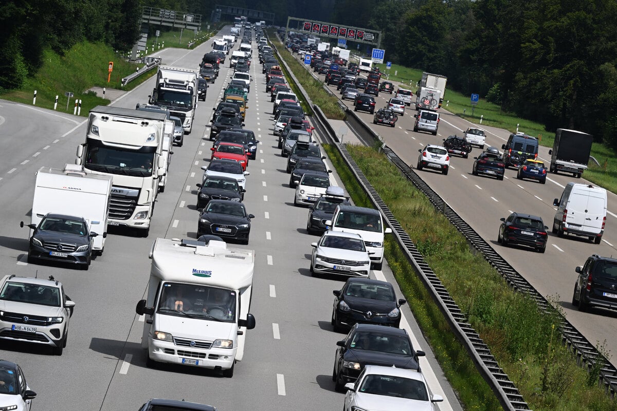 Unfall auf der A8: Kilometerlanger Stau am Kreuz Elchingen