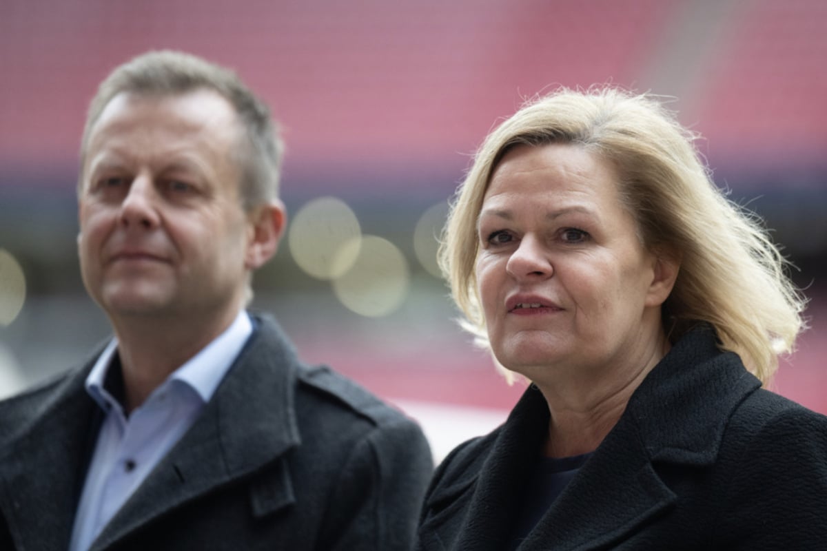 Vorbereitungen für EM laufen: Ministerin Nancy Faeser zu Besuch im RB-Stadion