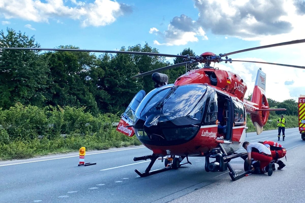 Rettungs-Hubschrauber landet auf Autobahn - und kann nicht mehr abheben!