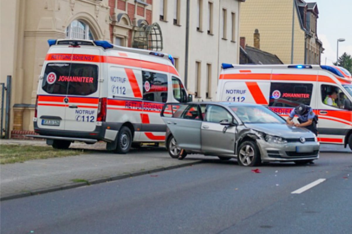 Rentner mit "gesundheitlichen Mängeln" kracht in Autos: Fünf Personen verletzt
