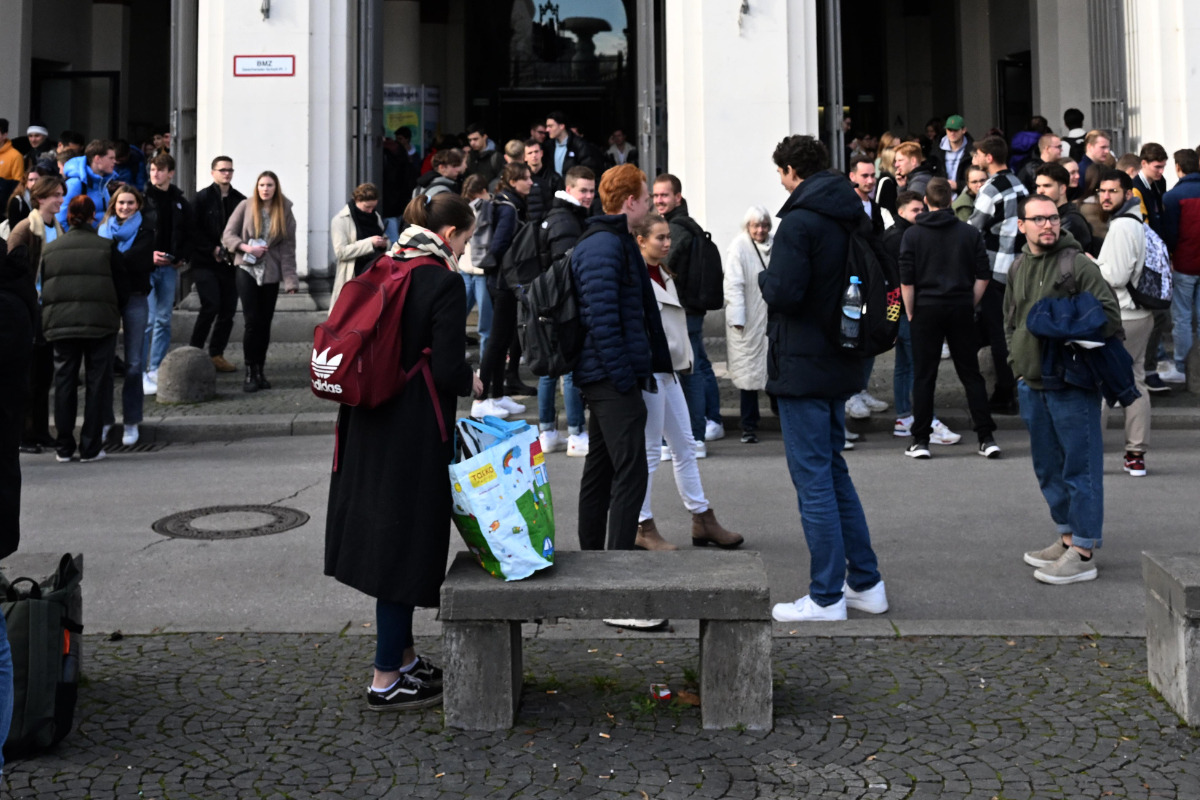 Aufregung in München: Polizei nimmt an Uni bewaffneten Studenten fest!