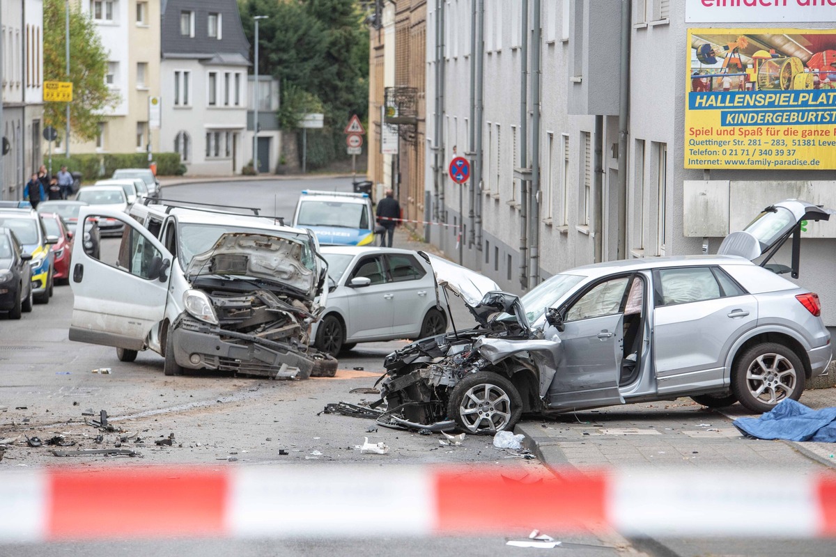 Tödlicher Unfall mit vier Autos: 86-Jähriger stirbt noch vor Ort