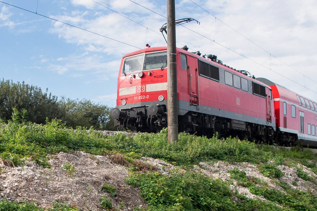 Tödlicher Unfall an Bahnübergang: Radler von Zug erfasst