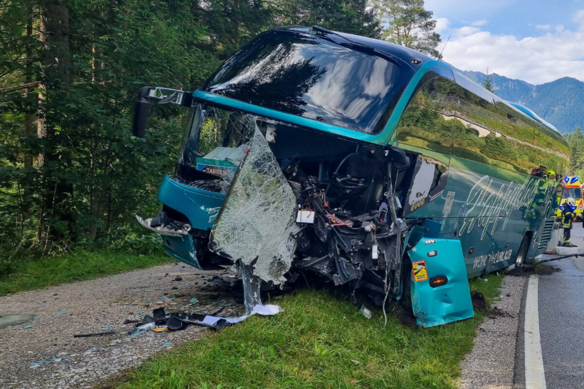 Tirol: Ein Toter Und Elf Verletzte Bei Unfall Eines Busses Aus Sachsen