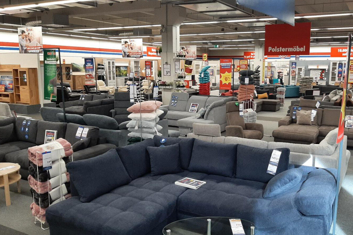 Möbeldiscounter Roller in Heidenau macht am Sonntag (25.6.) mega Angebote