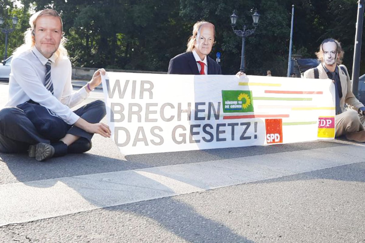 Letzte Generation Blockiert In Berlin Als Olaf Scholz, Volker Wissing ...