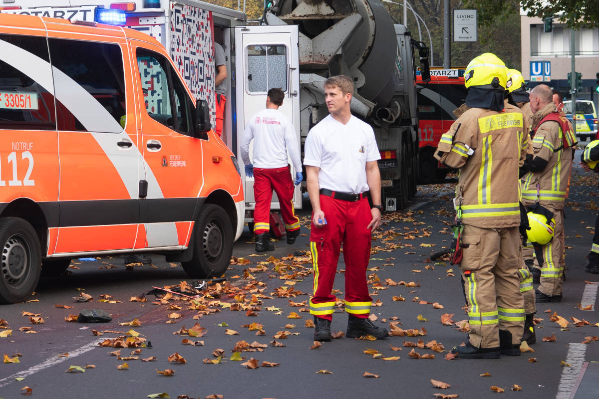 Berlin: Nach Tod Von Radfahrerin (†44) - Betonmischer-Fahrer Muss Nicht ...