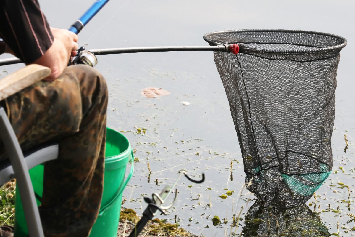 Angler an See vermisst: Große Suchaktion, auch Heli im Einsatz