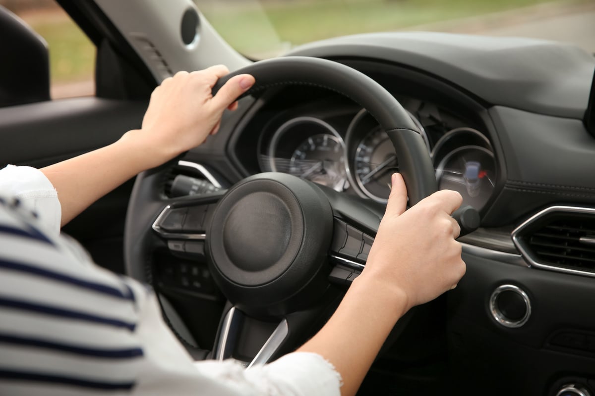 Practice drive on the parking lot in Vogtland gets out of control: Woman confuses clutch and gas