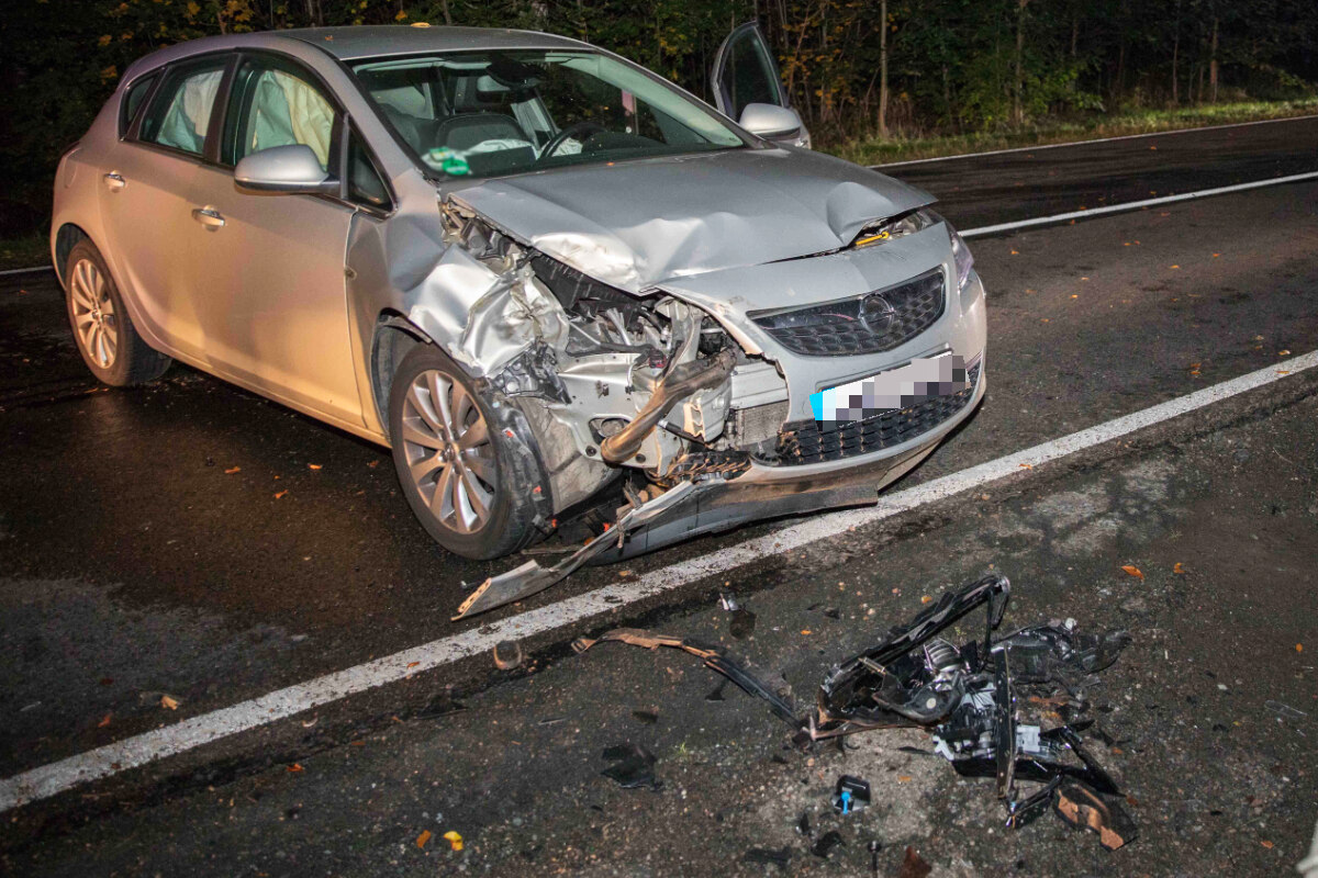 Unfall Auf B101 Bei Großschirma: Vollsperrung Nach Heftigem Crash!