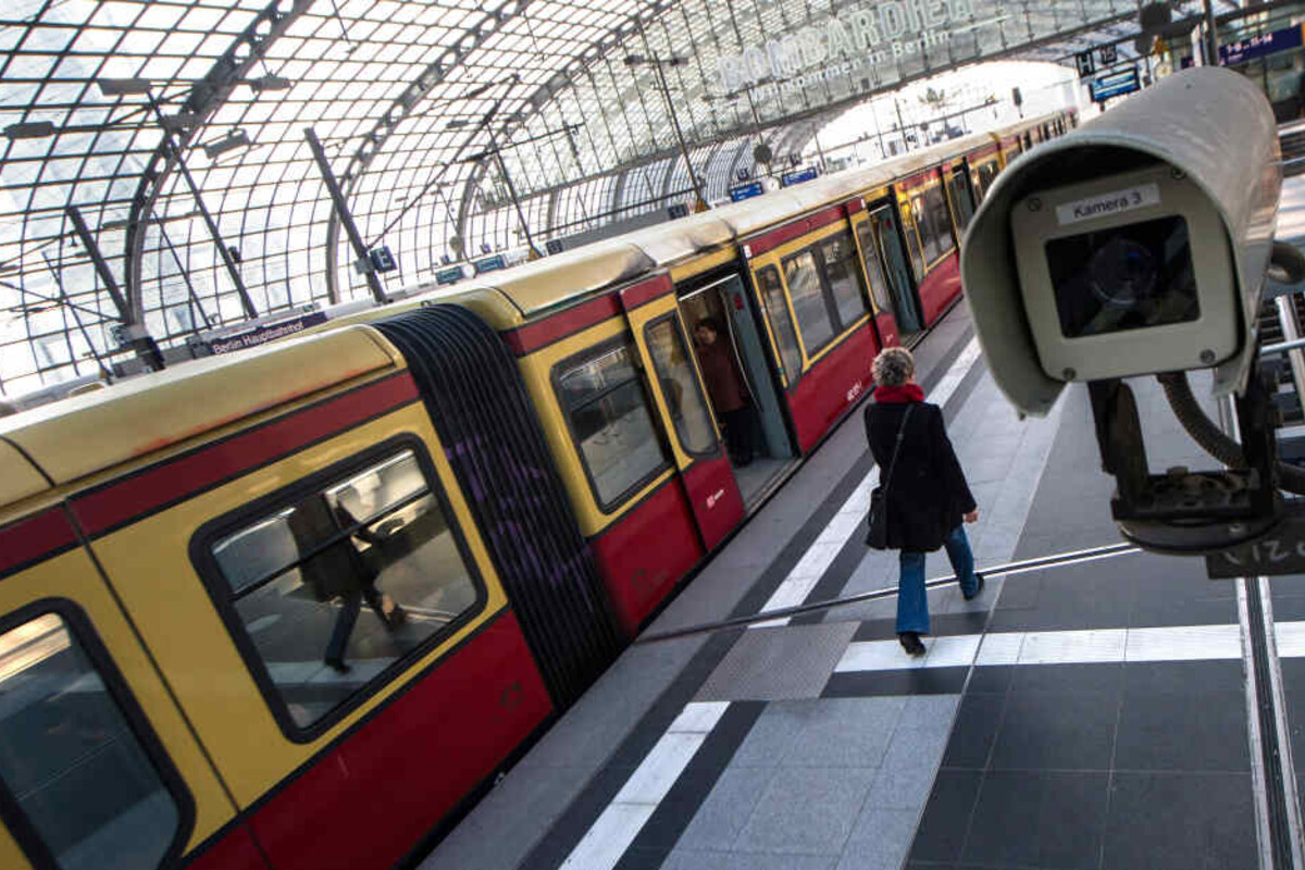 Berlin Hauptbahnhof Störung am Stellwerk für Chaos
