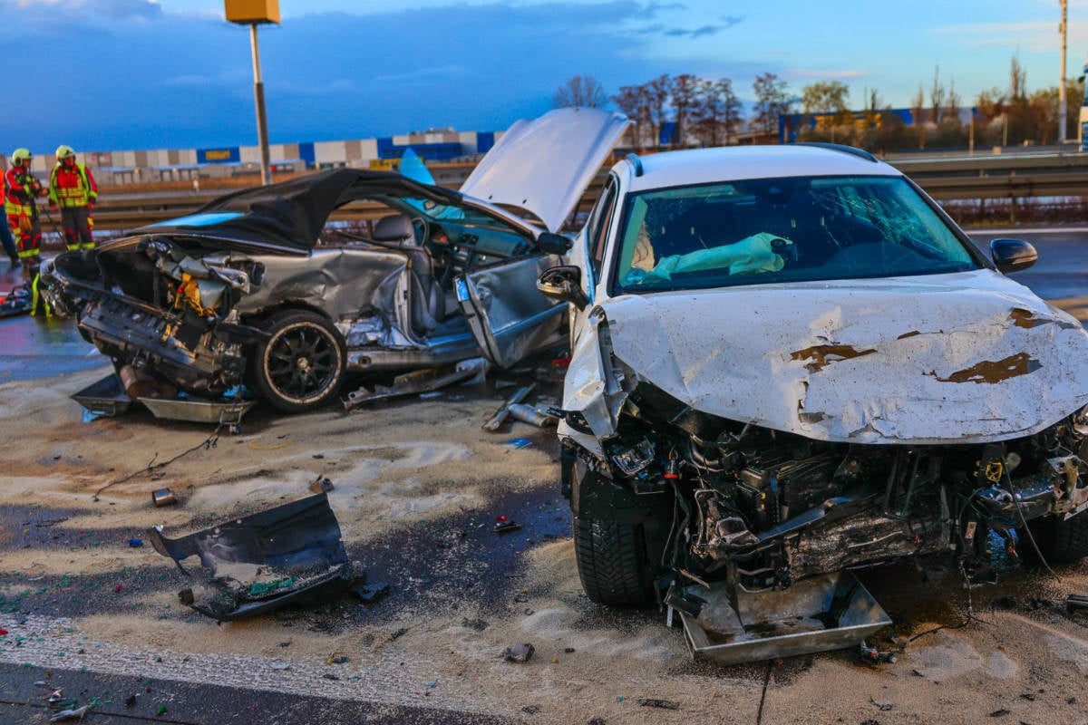 Plötzlicher Hagelschauer löst heftigen Crash auf A10 aus: Drei Schwerverletzte