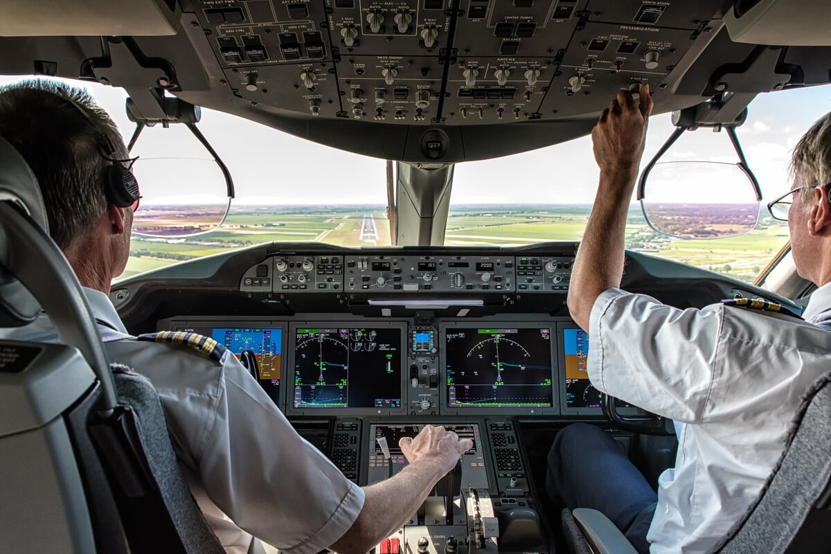 Ärger am Airport: Pilot verhaftet und in Handschellen abgeführt