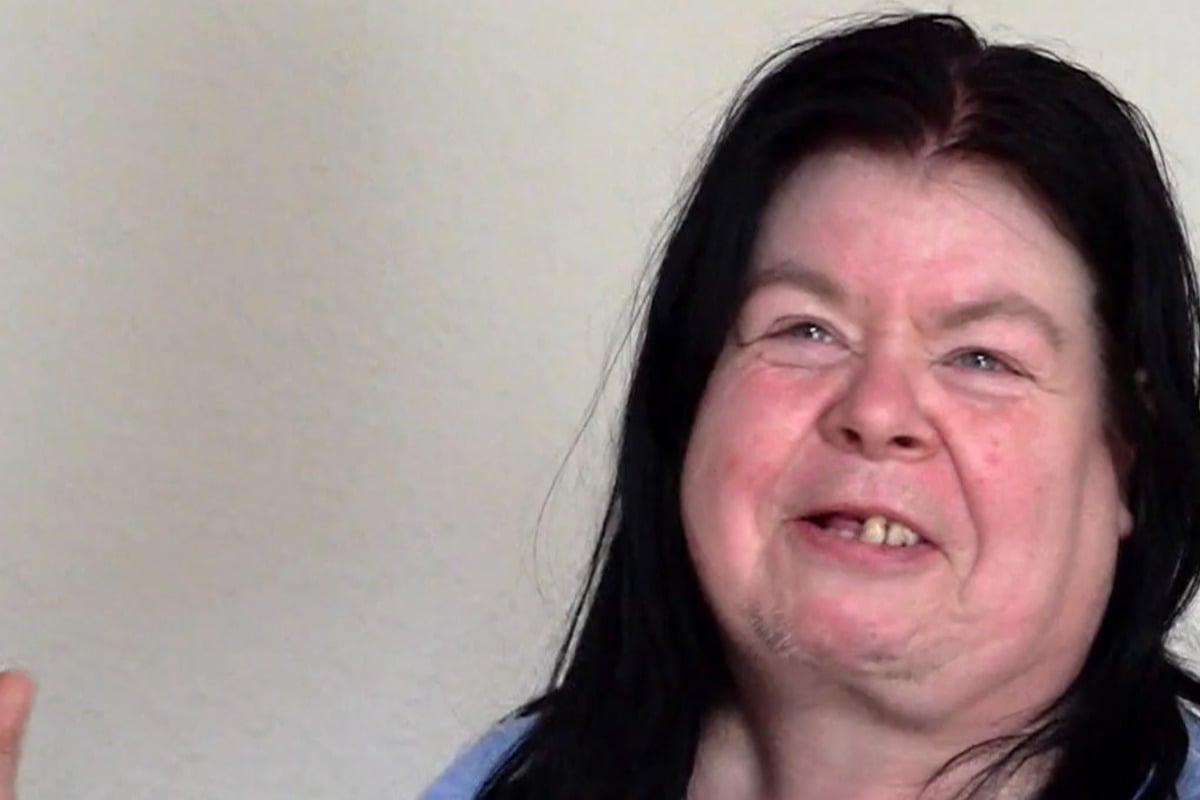 Verehrer-macht-Pamela-ganz-verlegen-Ick-staune-dass-du-keen-Freund-hast-bei-der-H-bsche-