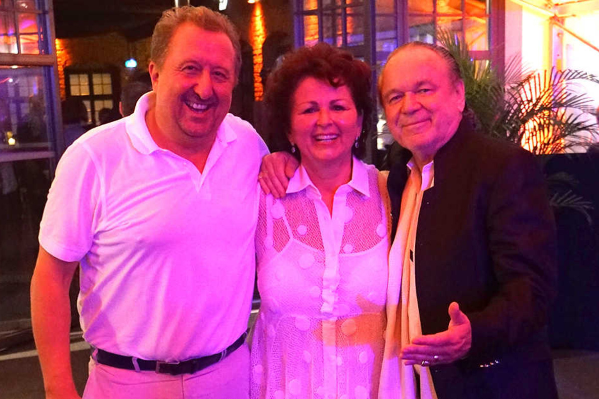 Zum Jubiläum CharityLady Viola Klein wird Patentante