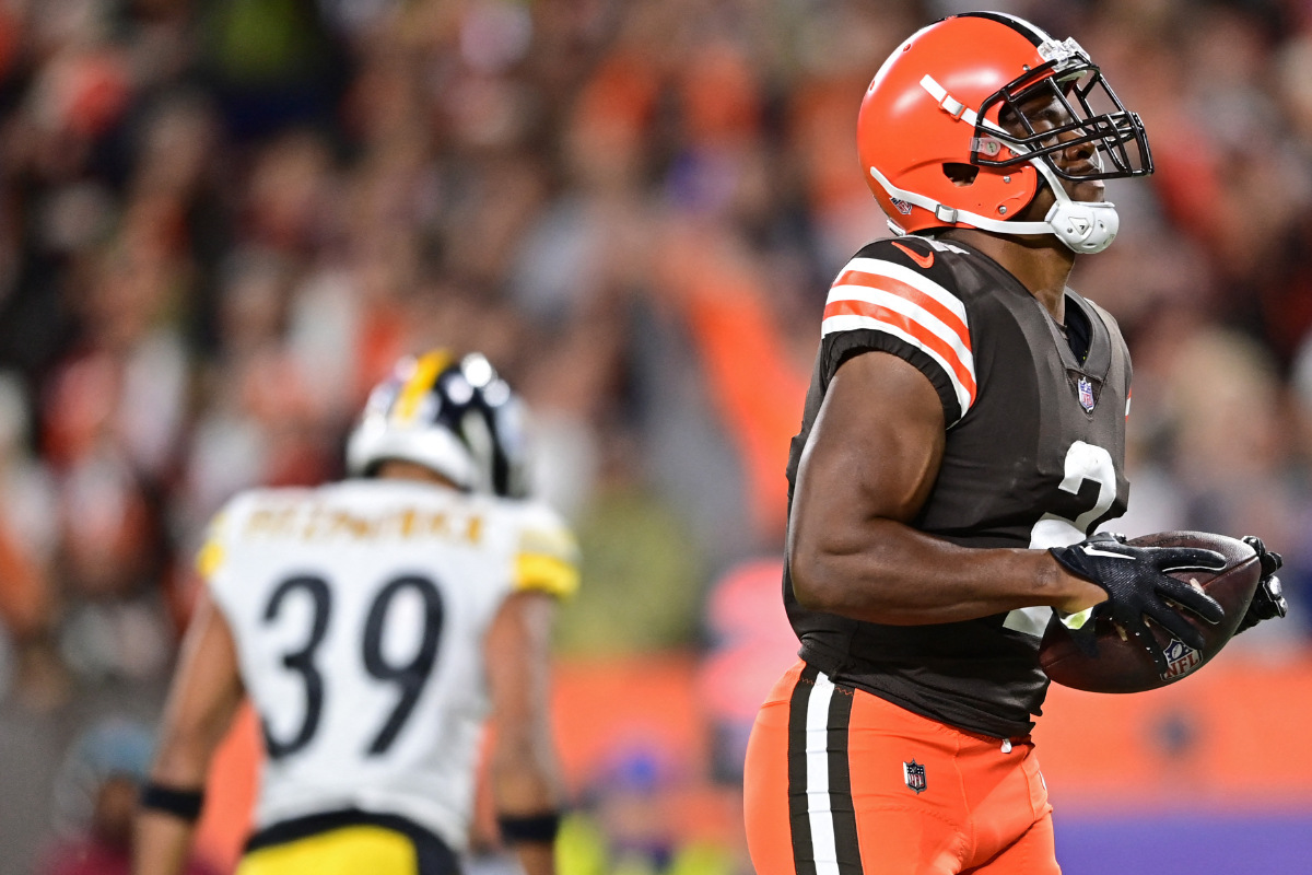 Chubb, Cooper star as Browns grind out TNF win over Steelers