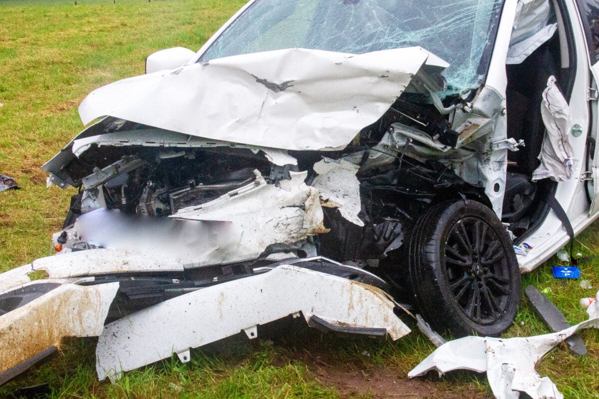 Frontal-Zusammenstoß: Autofahrerin schwer verletzt