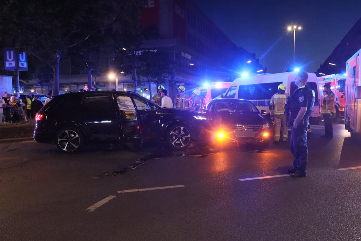 Kreuzungs-Crash in Neukölln: Vier Menschen verletzt