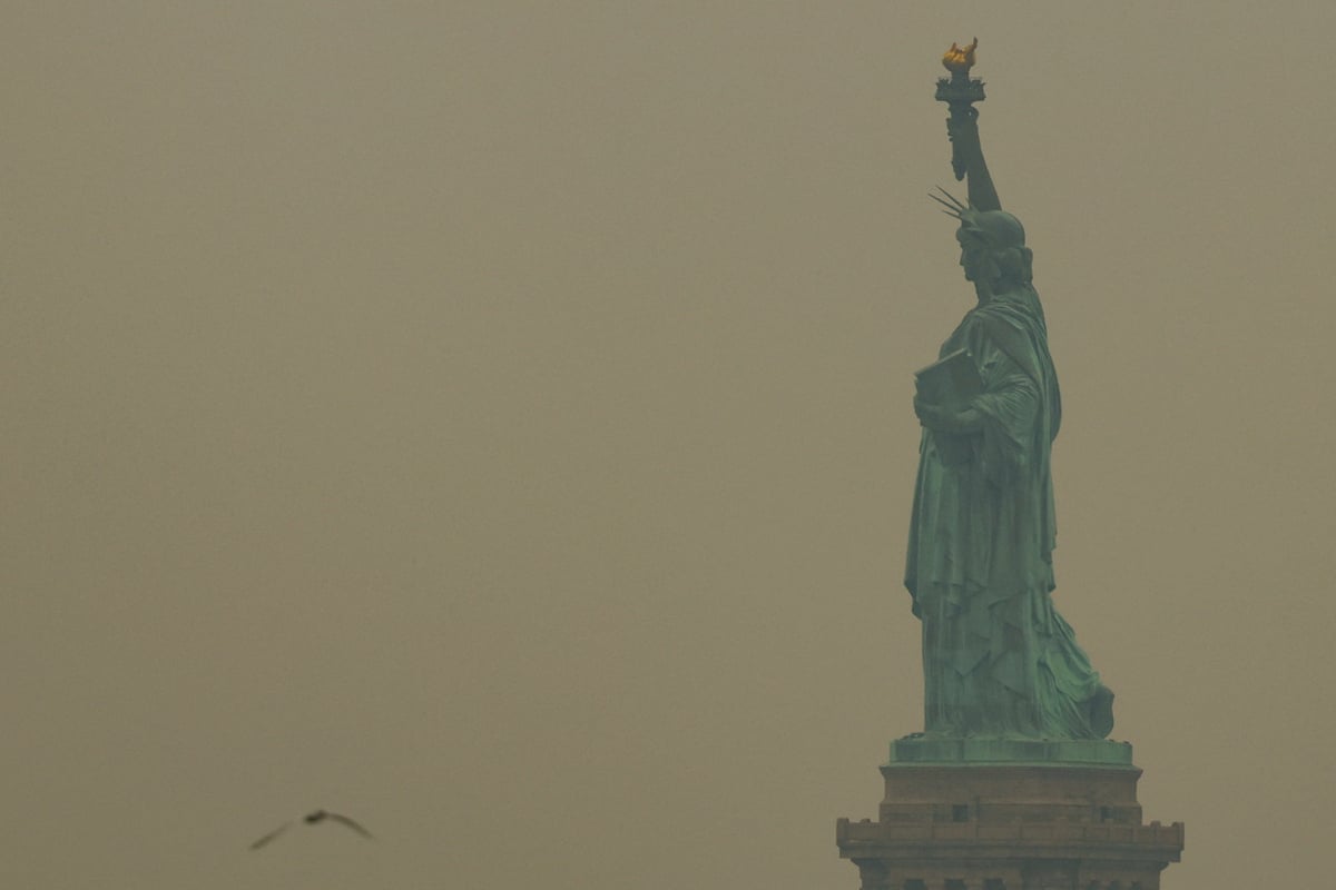 Hazardous wildfire smoke chokes millions in US and Canada: "A serious threat"